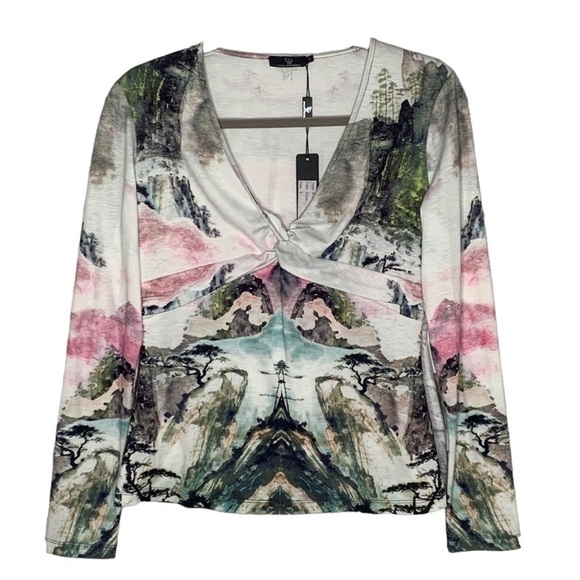Etoile Du Monde Watercolor Scenic Tree Print V-Neckline Long Sleeve Top - Picture 2 of 12